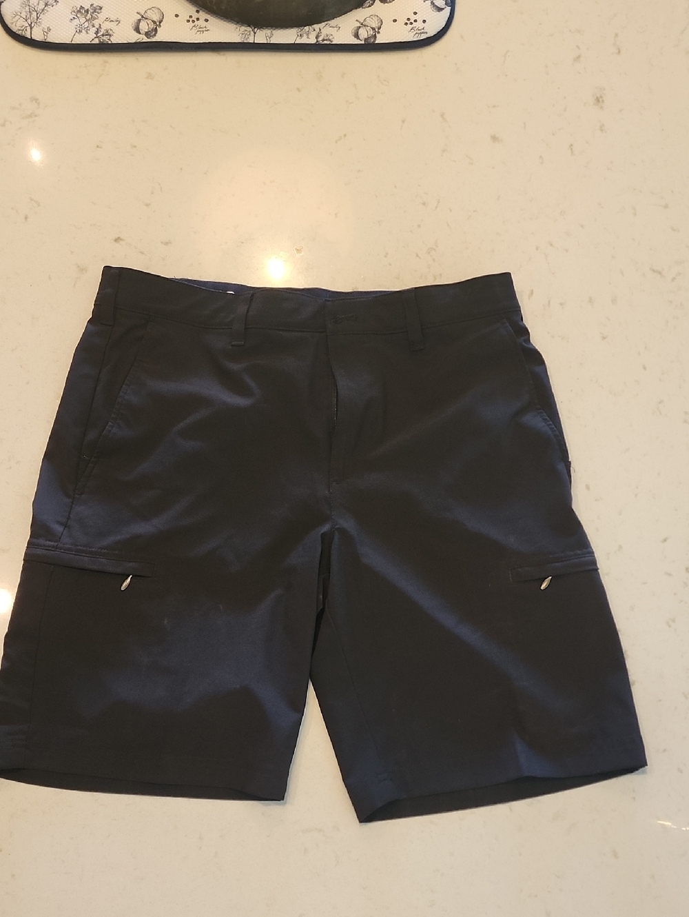 Izod Men's Black Cargo Shorts